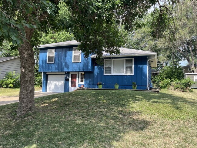 Building Photo - 9410 Fairwood Dr