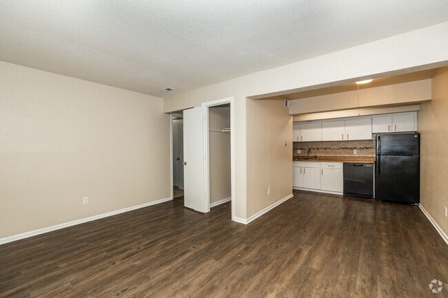 Building Photo - The Club at Cherry Hills Apartments