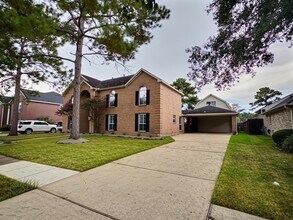 Building Photo - 305 Oak Creek Ct