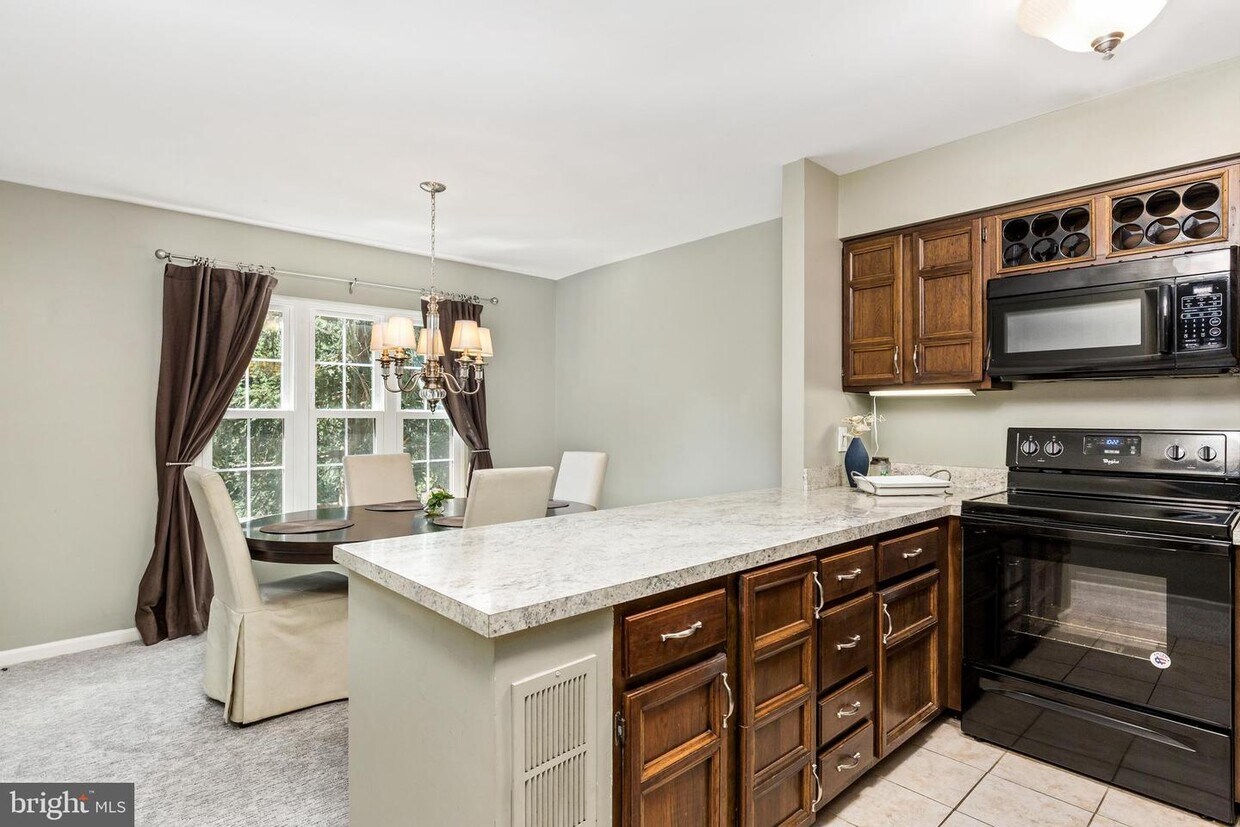 Primary Photo - 228 Kings Croft Dr
