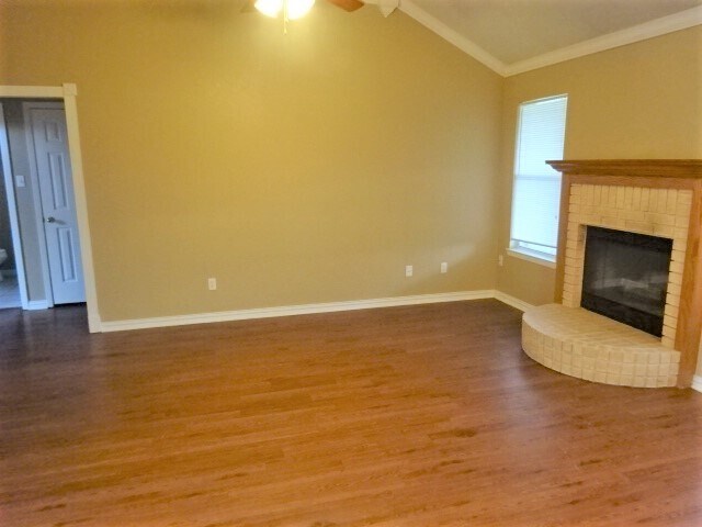 Foto del edificio - 106 James Loop