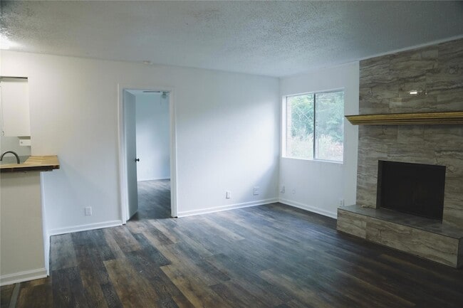 Building Photo - 9906 Hundred Oaks Cir