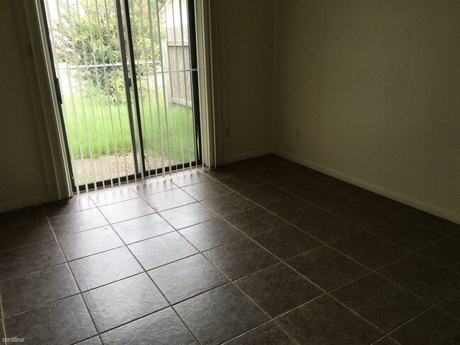 Building Photo - 2 br, 1 bath  - 2516 Cypress Dr # 2518 #2516