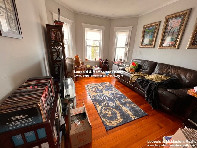 Building Photo - 21 Roseclair St