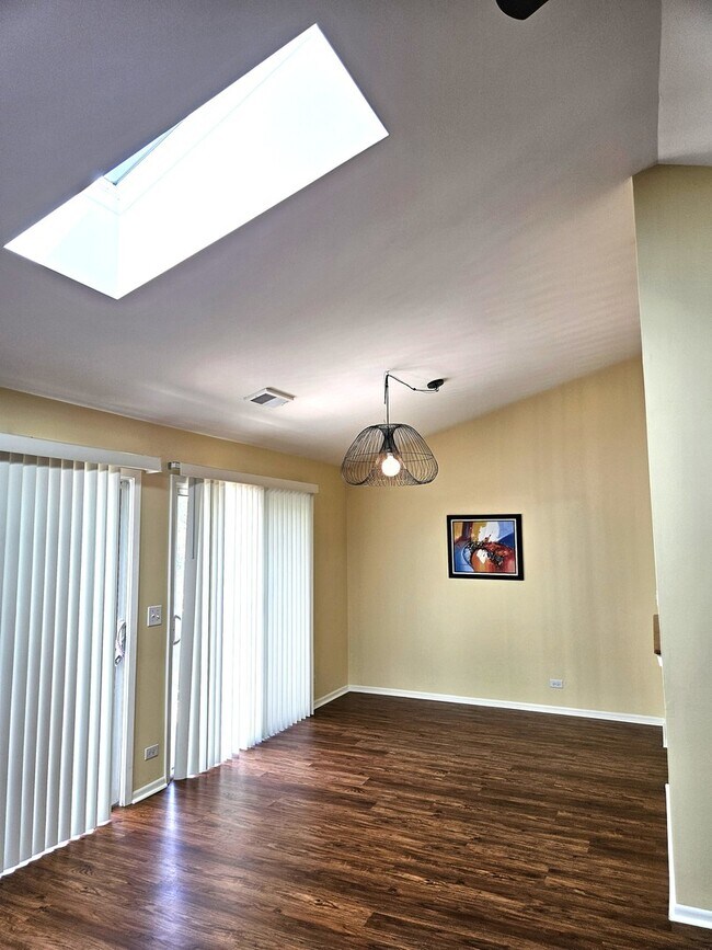 Foto del edificio - 2882 Meadow Ln