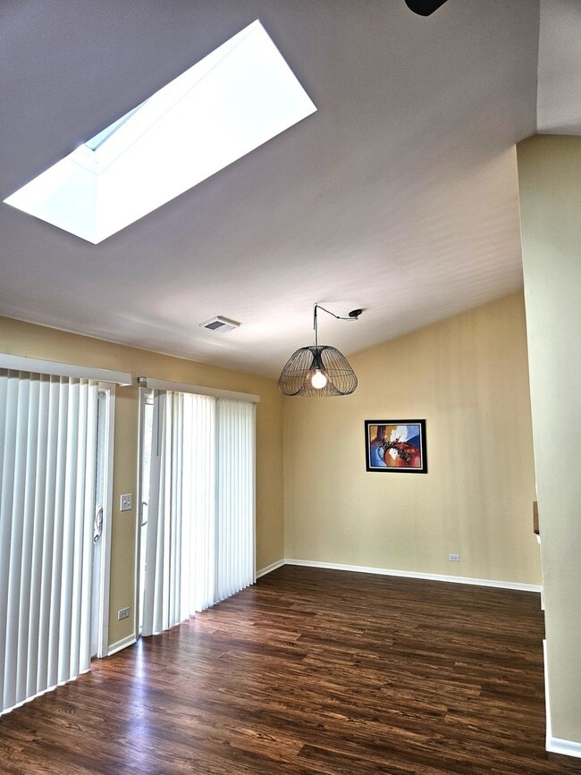 Building Photo - 2882 Meadow Ln