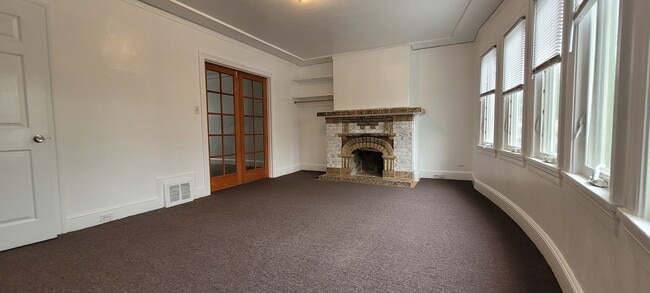Building Photo - 52 Miriam St