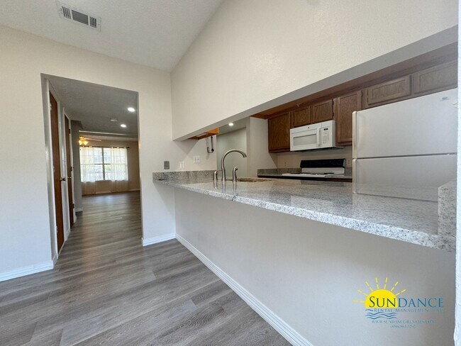 Foto del edificio - Centrally located in between Hurlburt Fiel...