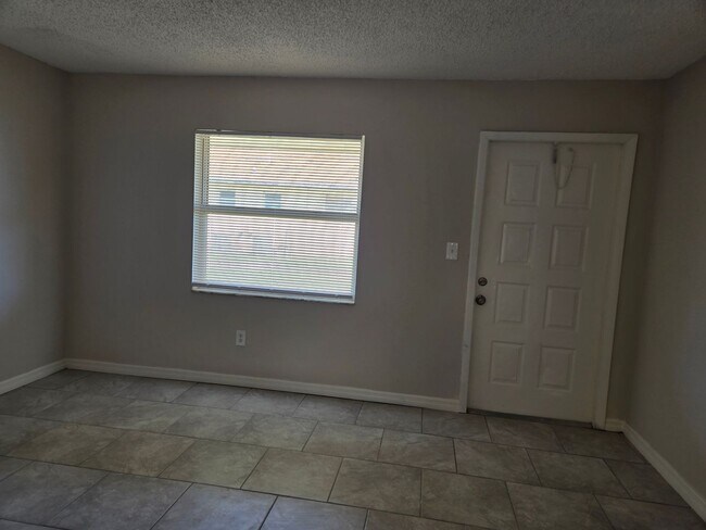 Foto del edificio - Cute 1/1 in Convenient Location