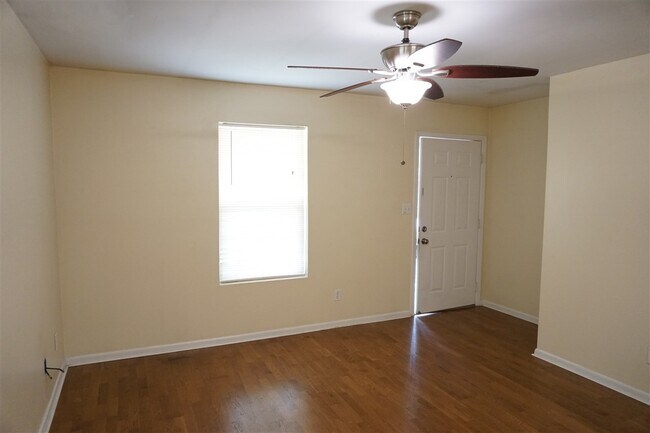 24 Redwood Cir Pensacola Fl 32506 House For Rent In Pensacola Fl Apartments Com