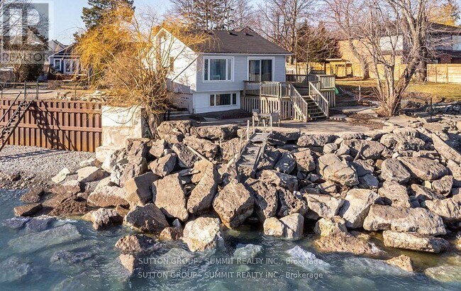 Photo du bâtiment - 18 1/2 Lakeshore Dr