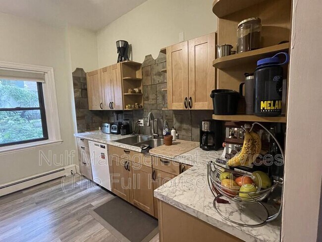 Foto del edificio - 1021 Murray Hill Ave