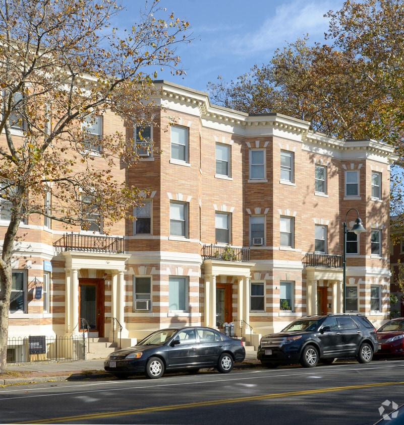 Building Photo - 385 Harvard St