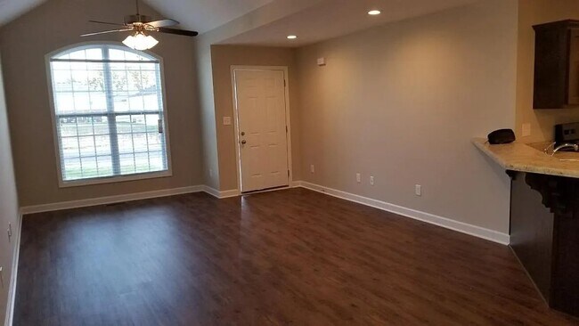 Foto del edificio - 733 Village Creek Dr