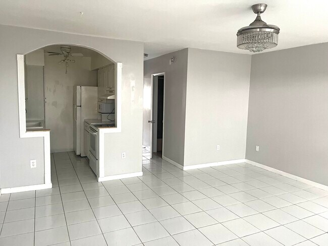 amplia sala de estar - 252 Jefferson Ave