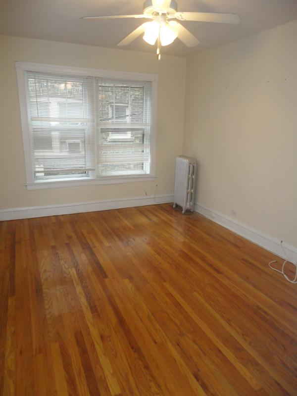 Primary Photo - 512 W Cornelia Ave