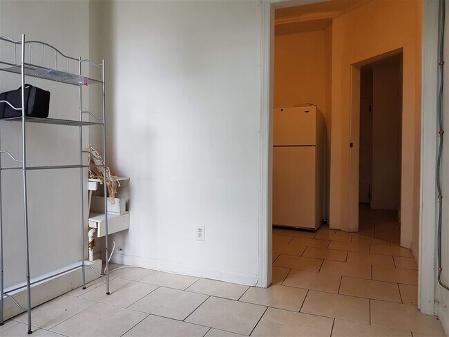 Building Photo - 42 49th St