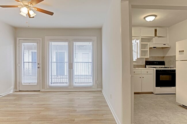 Building Photo - 2202 Park St