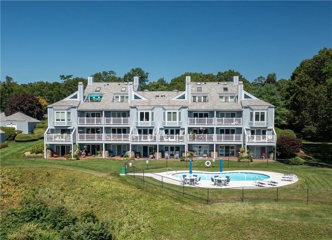 Building Photo - 152 Crompton Ave