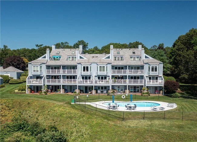 Foto del edificio - 152 Crompton Ave