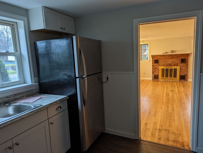 Building Photo - Single Family Home For Rent