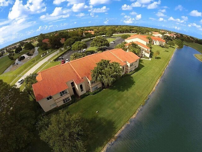 Foto del edificio - 3380 Pinewalk Dr N
