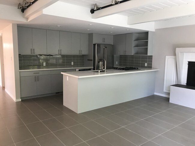 brand new kitchen - 504 Beloit Ave
