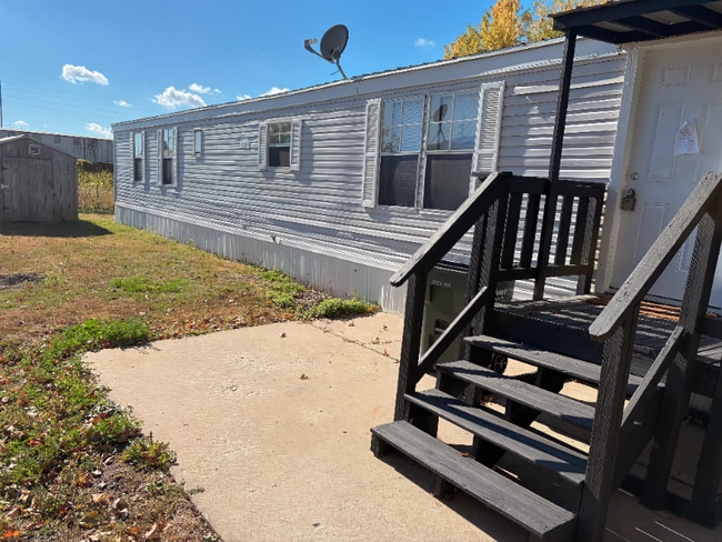 Building Photo - 33 Village Ct