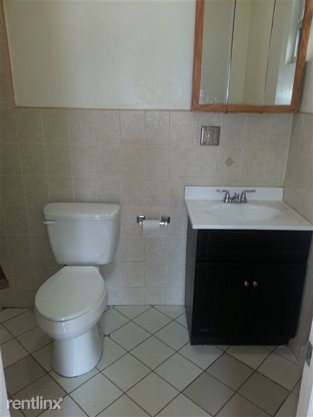 Building Photo - 874 Belmont Ave