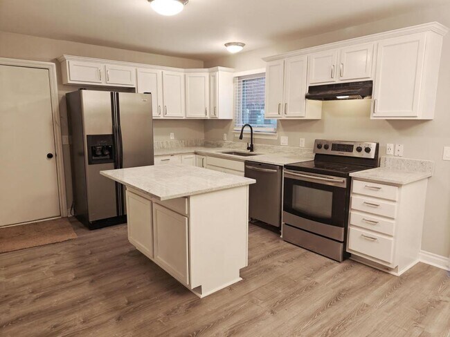 Building Photo - 28239 Deplanche Ln