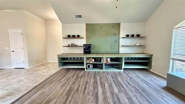 Building Photo - 1109 Hickory Creek Dr