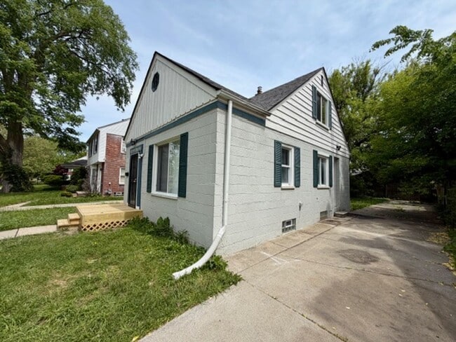 Building Photo - Beautiful 3 Bedroom 1 Bath Home For Lease