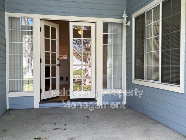 Building Photo - 9488 Lakewood Drive
