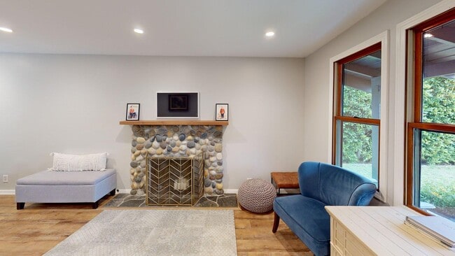 Building Photo - 30621 Sandtrap Dr