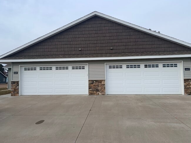 Building Photo - 912 E Wisconsin St