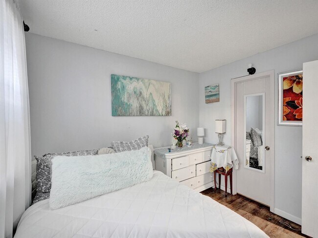 Building Photo - 2828 Coral Springs Dr
