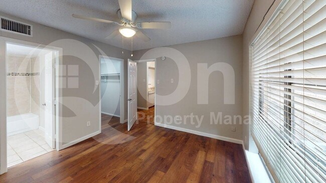 Foto del edificio - 8110 Skillman St