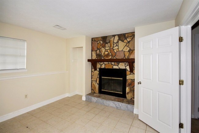 Building Photo - 4767 Mossy Ln NW