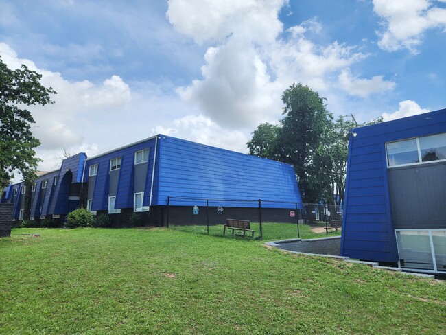 Building Photo - The Heritage Ridge Apartments
