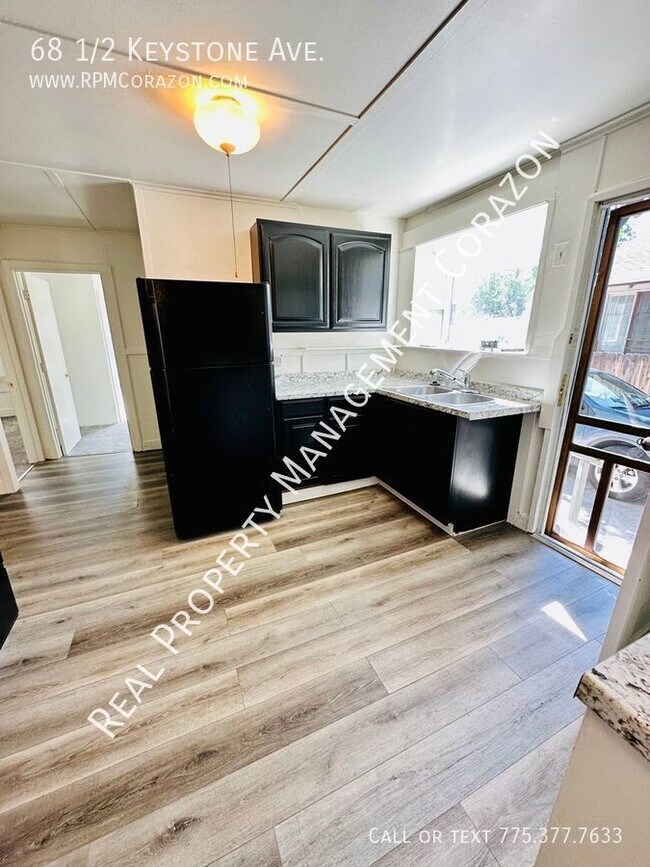Building Photo - Cute 2 bedroom home w/ laundry and fenced ...