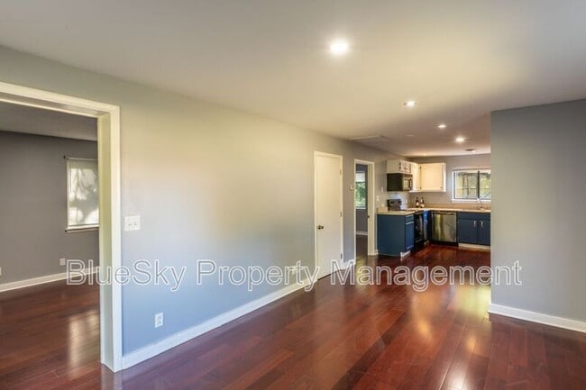 Building Photo - 1100 Wolf Trap Rd