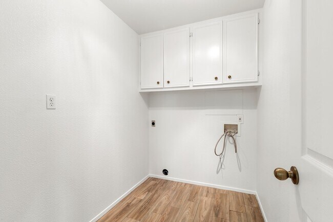 Foto del edificio - 1418 Crescent Dr