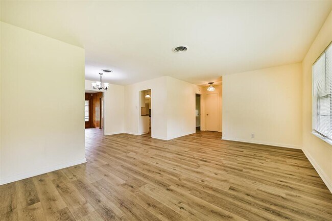 Foto del edificio - 3022 Broadmead Dr