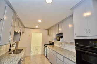 Building Photo - 10610 Fleming Dr