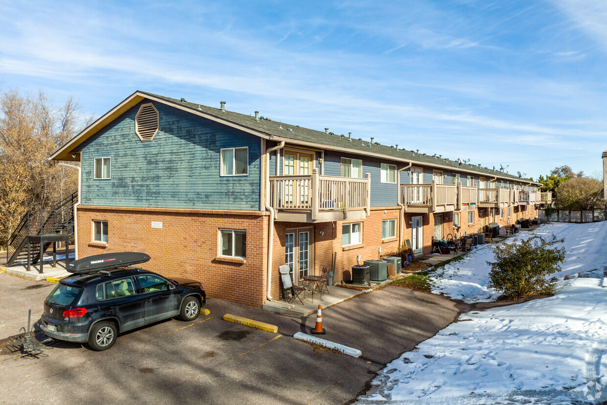 Southeast Corner - Country Club Condominiums