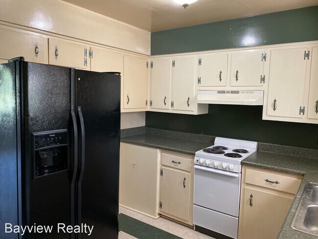 Building Photo - 2 br, 1 bath House - 3875 Wake Cir. Apt. B