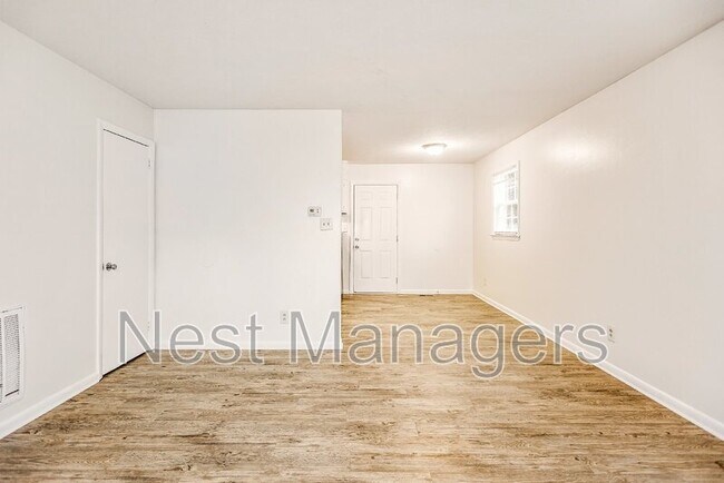 Foto del edificio - 816 Pilot Ave