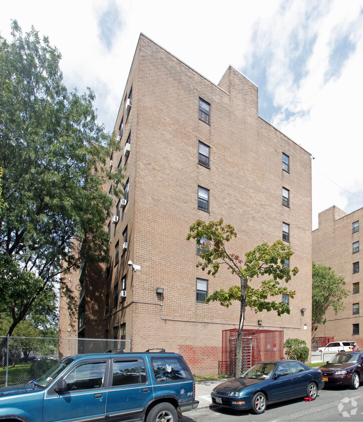 975 Simpson St - Locust Apartments