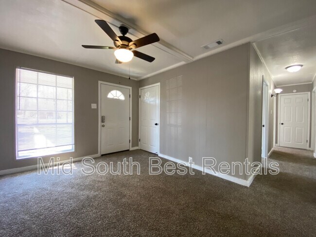Building Photo - 536 Hewlett Rd