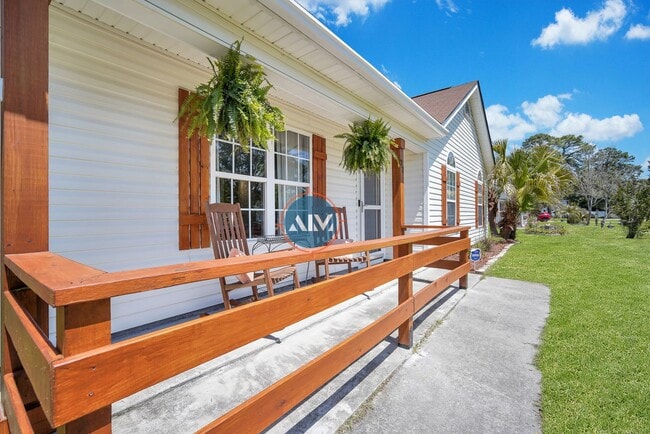 Building Photo - Beautiful 3 Bed 2 Bath Home located in his...